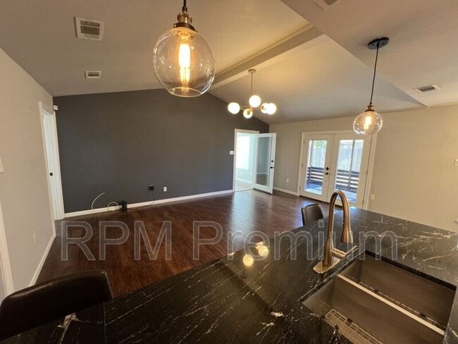 Building Photo - 10494 Wade Dr