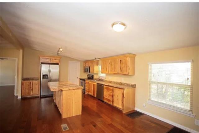 Building Photo - 128 Burkhalter St