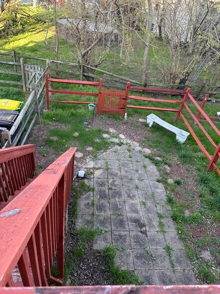 Building Photo - 517 Sally Ln