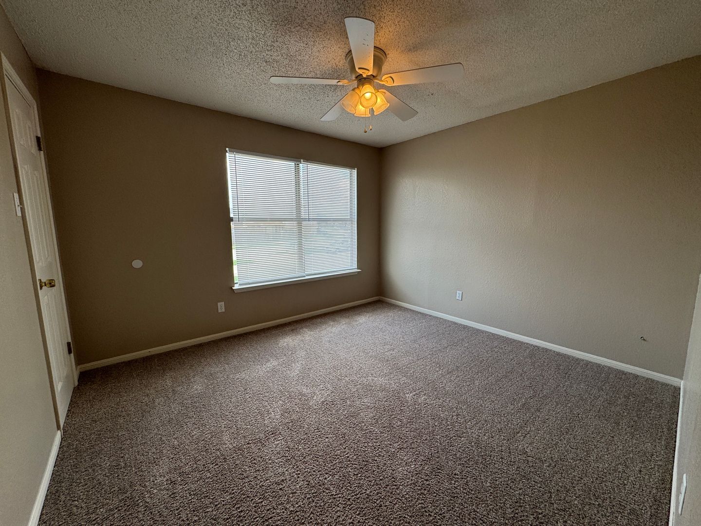 Building Photo - 1208 Monroe Loop