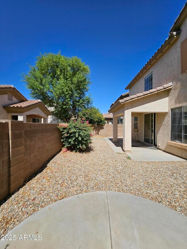 Building Photo - 2065 E Hulet Dr