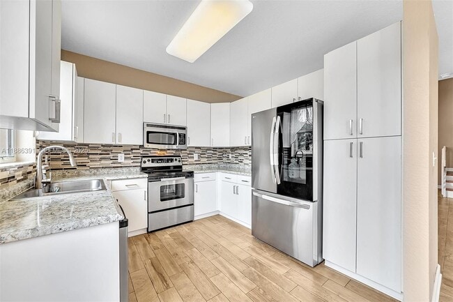 Building Photo - 15740 NW 16th Ct