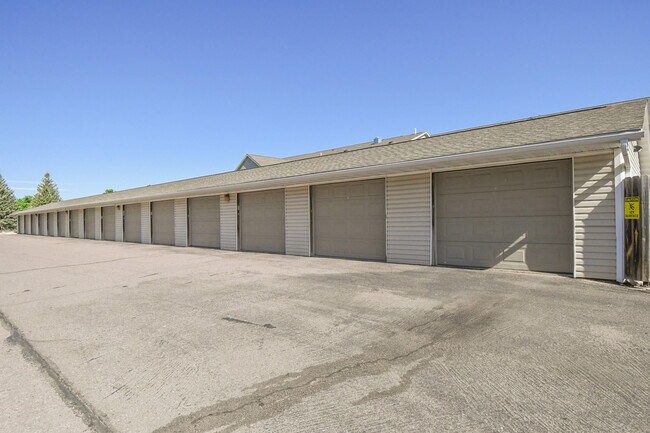 Building Photo - 7434 S Louise Ave