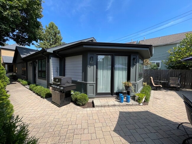 Building Photo - 5245 W Ardmore Ave