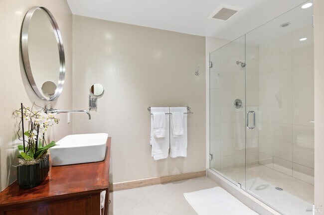 Building Photo - 224 Cascade Dr