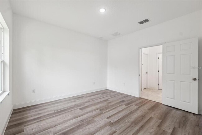 Building Photo - 6062 SW 154th Place Rd
