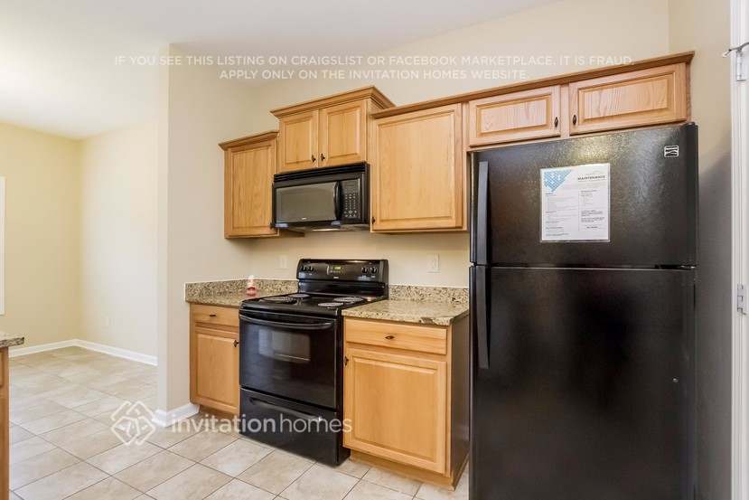 Building Photo - 6532 Silk Tree Pointe