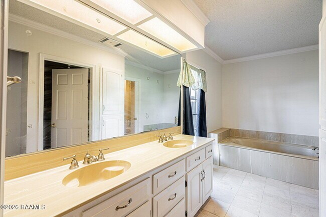 Building Photo - 110 Rimwood Ave