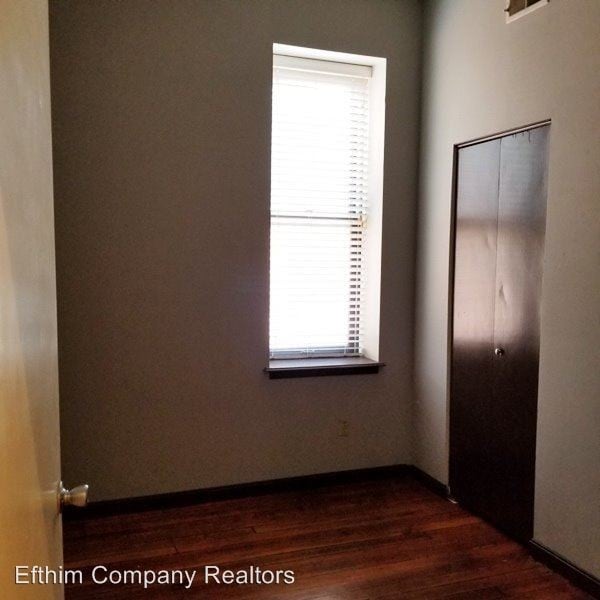 Building Photo - 2 br, 1 bath House - 2325 1/2 B Hickory St.