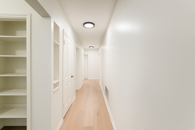 Building Photo - 442 Kelton Ave