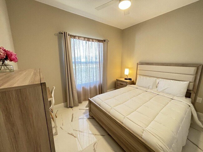 Building Photo - 1330 28th Ave