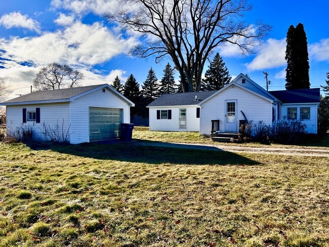 Building Photo - Fresh, Fun & Close to Elk Lake