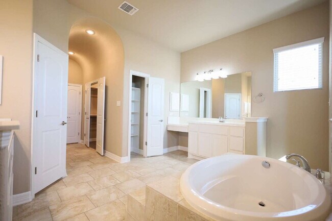 Building Photo - Beautiful 4-Bedroom Home in Stevens Ranch ...