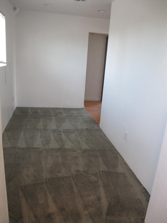 Building Photo - HOUSEE FOR RENT