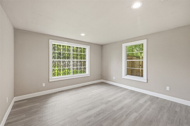Building Photo - 3930 Hartel St