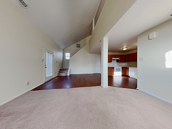 Building Photo - 3 bed 2.5 bath in Noblesville!