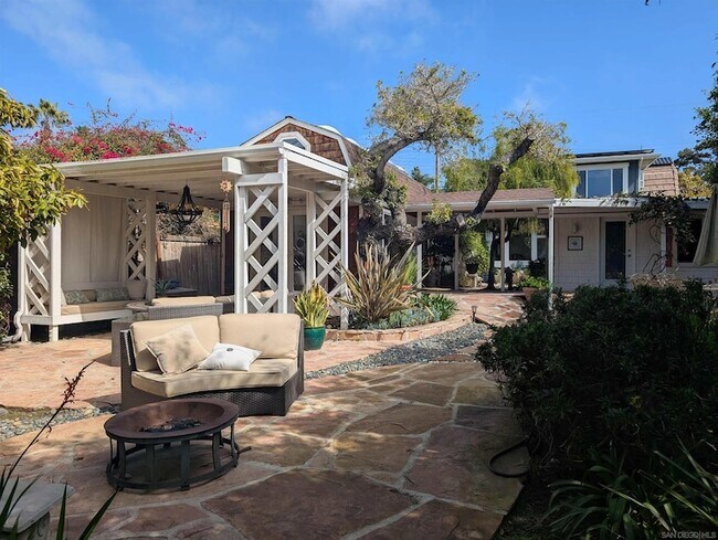 Building Photo - 201 N Rios Ave