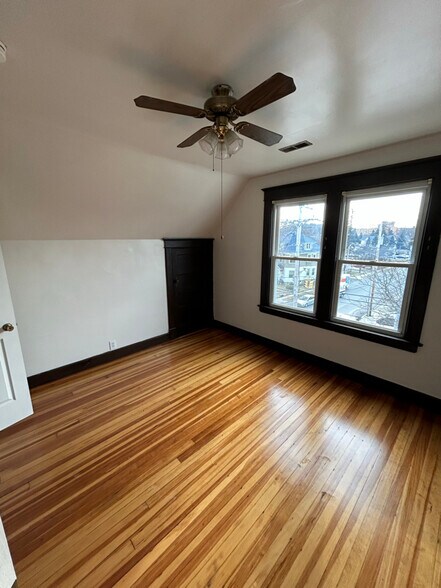 Building Photo - 1381 Union St