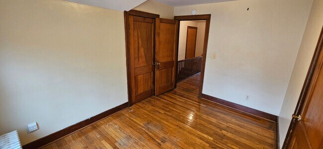 Building Photo - 1363 W 12th St