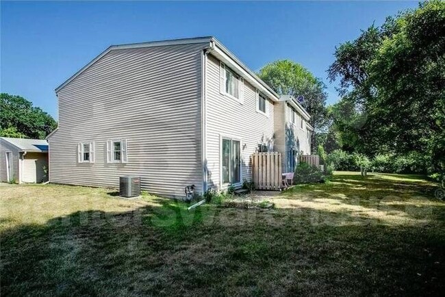 Primary Photo - 2 Bed 1.5 Bath End Unit Townhome