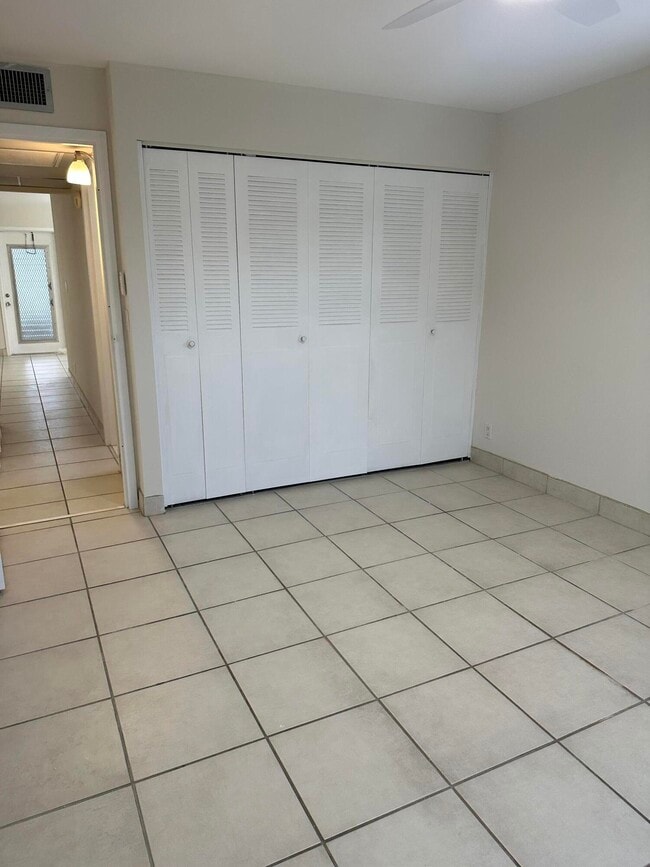 Building Photo - 344 Brittany Ave