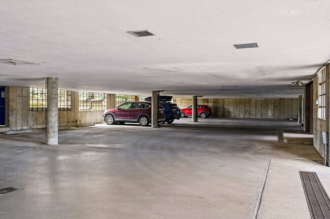 Building Photo - Sunny 2-Bed, 2-Bath Condo in Boulder’s Kin...