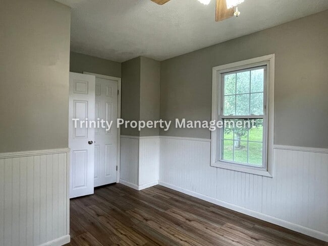 Building Photo - 27 Hathaway Dr