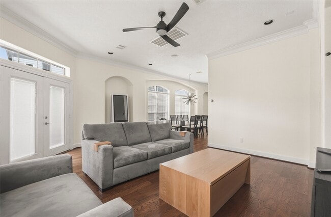 Building Photo - 836 Garden Oaks Terrace