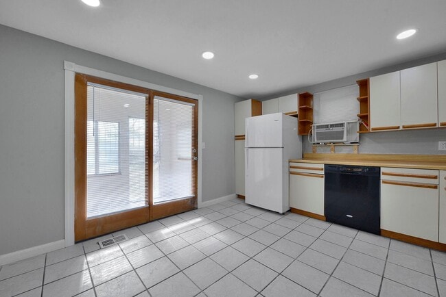 Building Photo - Charming 2 Bedroom, 2-Bath Home in Columbus’s South Side