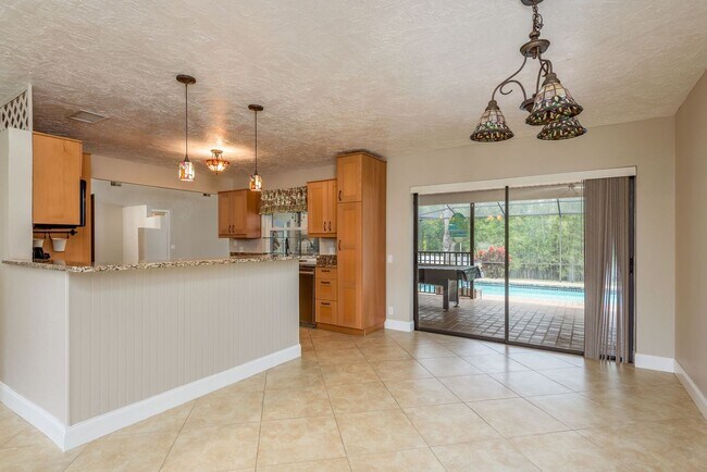 Building Photo - Pool Home Near Florida Beaches