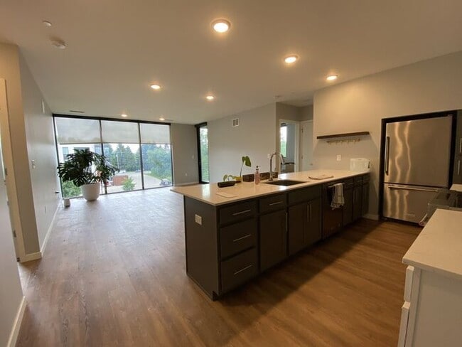 Building Photo - $2,400 | 2 Bedroom, 2 Bathroom Condo | Pet...