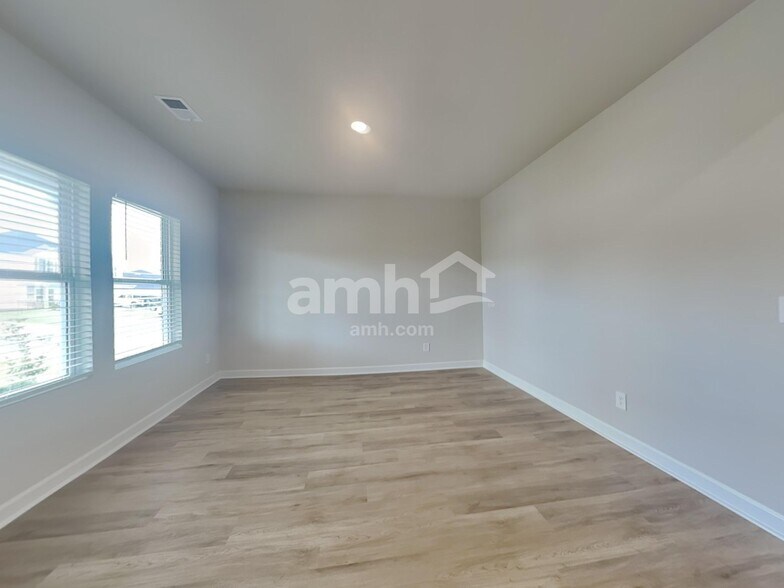 Building Photo - 202 Granby Trl