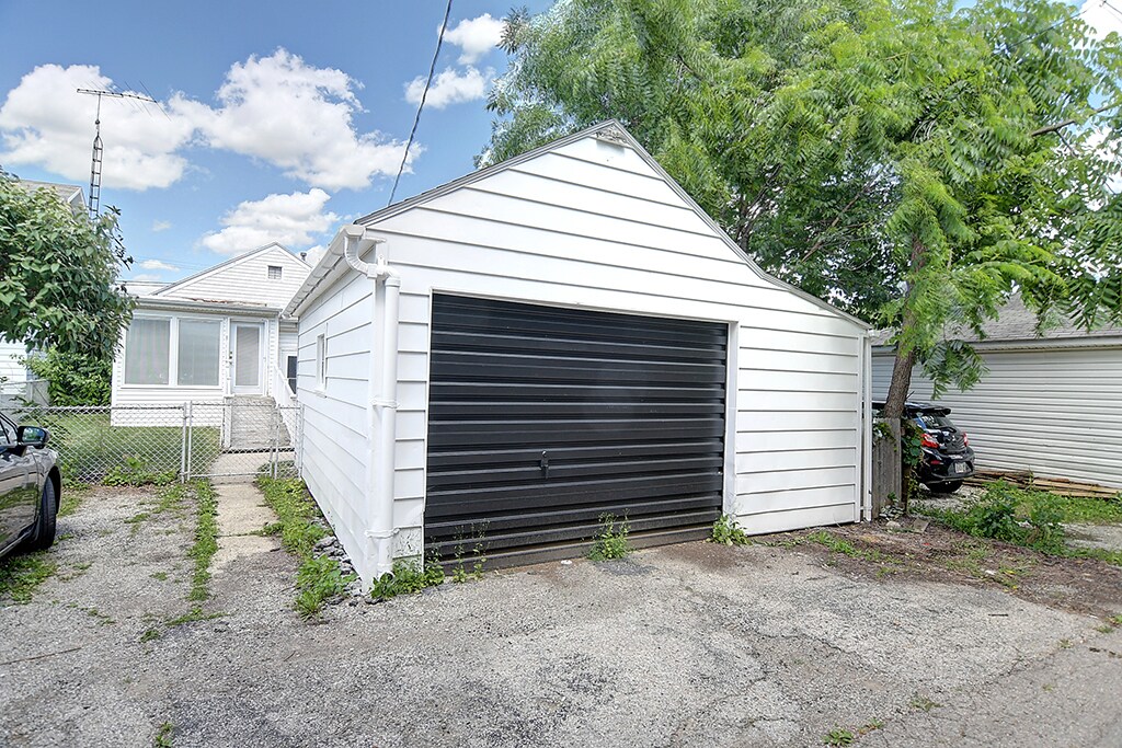 Building Photo - 523 Watervliet Ave