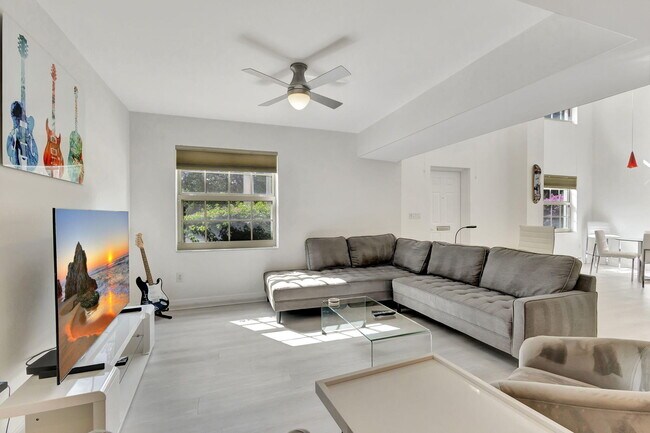 Building Photo - 610 Clematis St