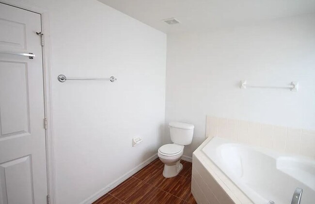 Building Photo - Beautiful 3 Bed and 2 Bath POOL HOME in Ki...