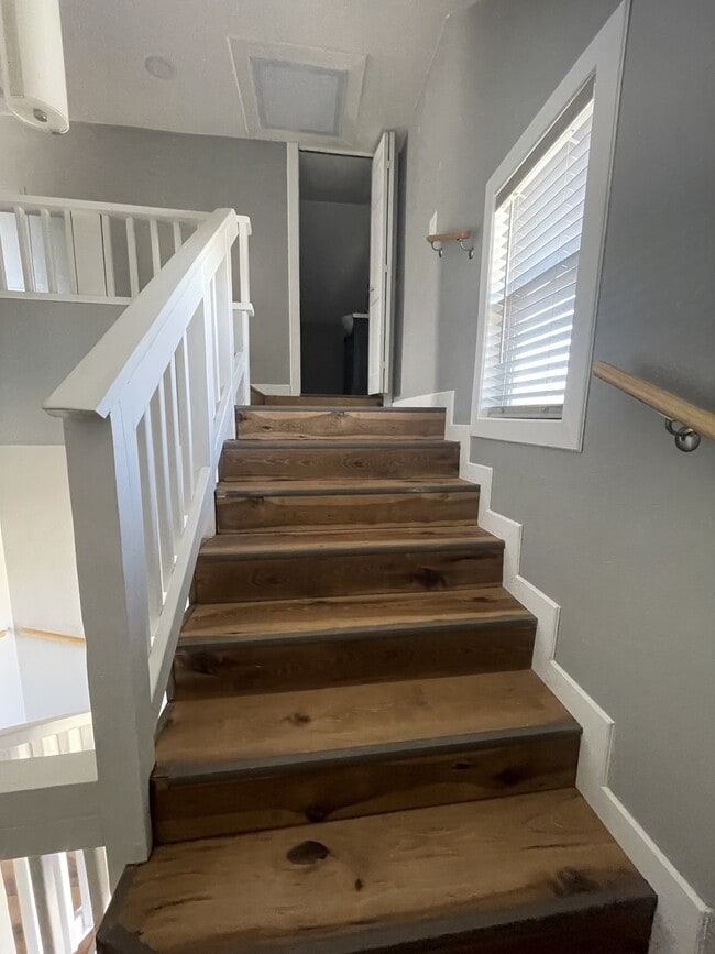 Building Photo - 105 W Summit St