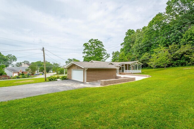 Building Photo - 2134 Morris Hill Rd