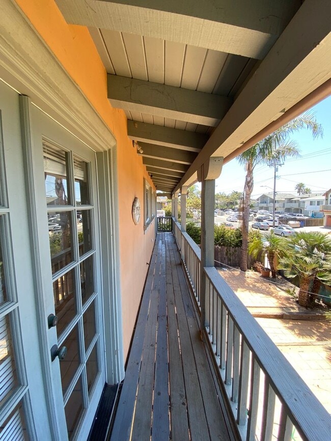 Building Photo - 6636 Del Playa Dr