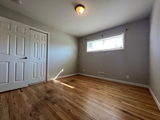Building Photo - 3-bed 2-bath House in Northglenn available July!