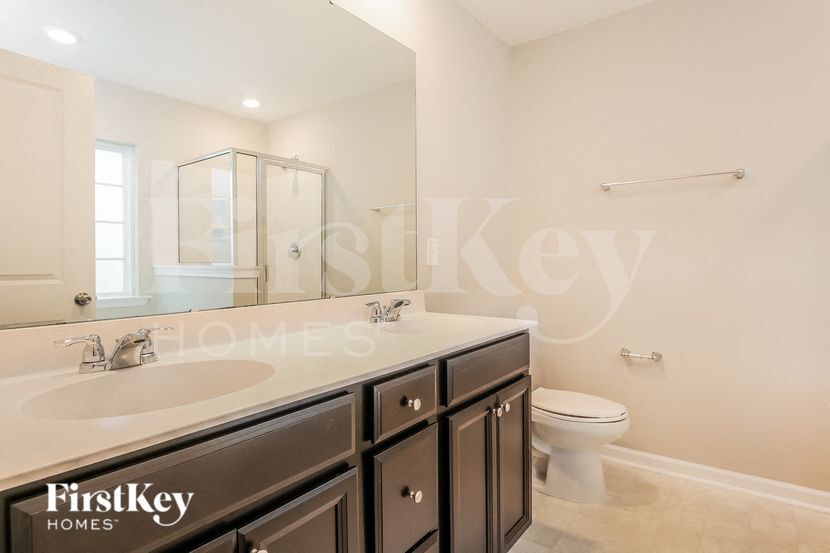 Building Photo - 732 Redbud Ln