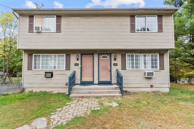 Primary Photo - 123 Sumac St