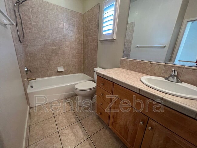 Building Photo - 1359 Rincon Dr