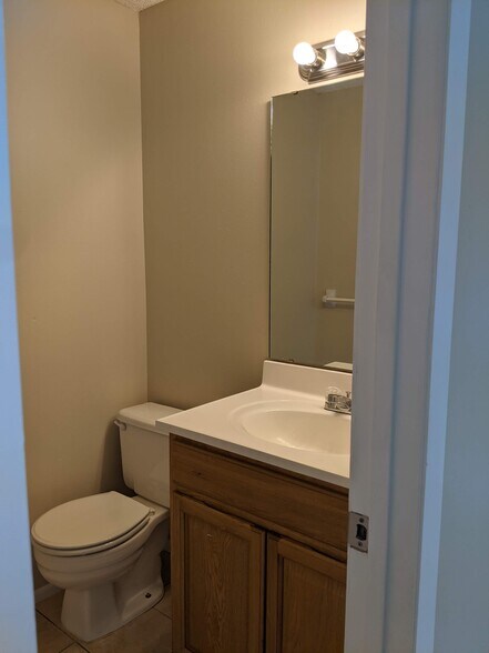 Half Bath - 2231 Ascot Ct