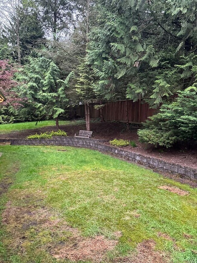 Building Photo - Nice 2 plus Bedroom 2 Bath Duplex in Puyallup!! Nice Location!!