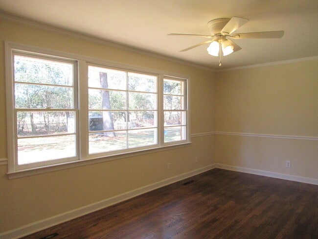 Building Photo - 38 Thelma St