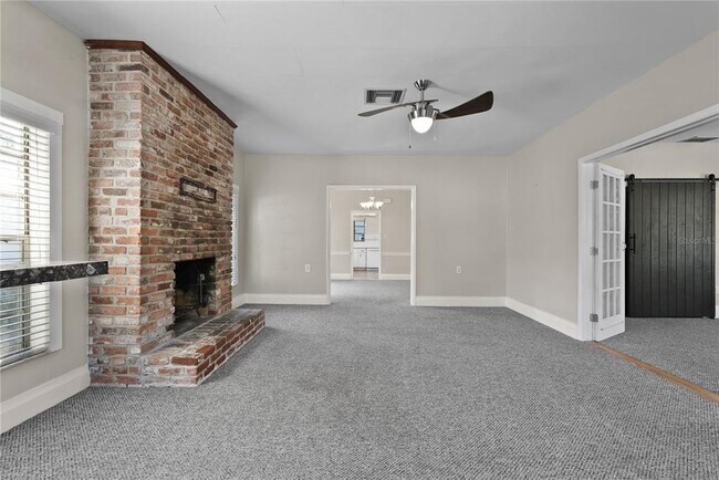 Building Photo - 303 E Paris St