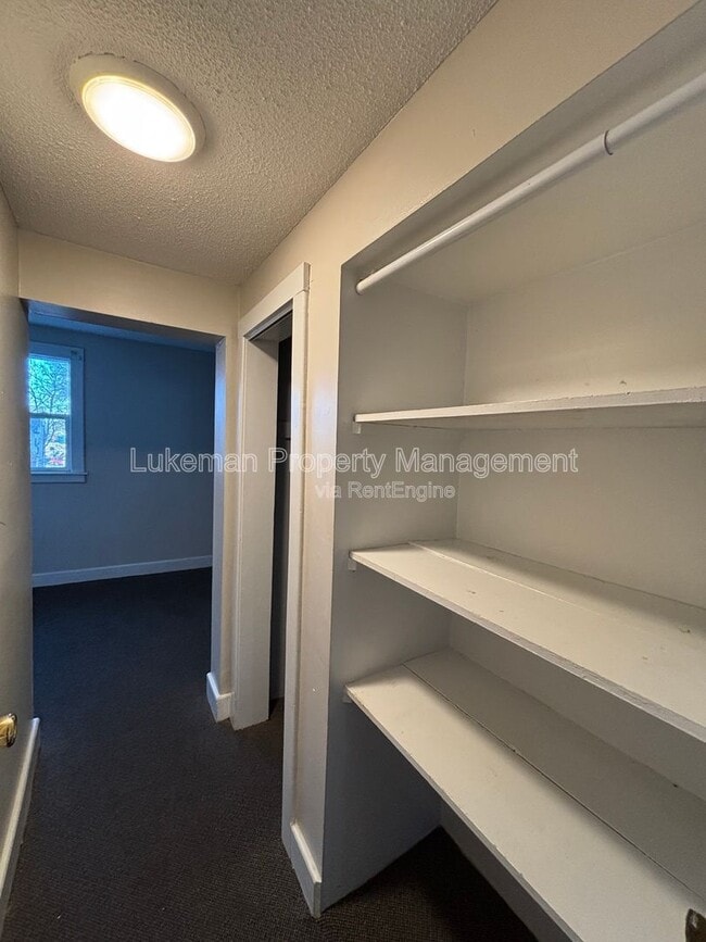 Building Photo - 518 S Rose St