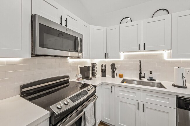 Building Photo - 26 NE 69th St