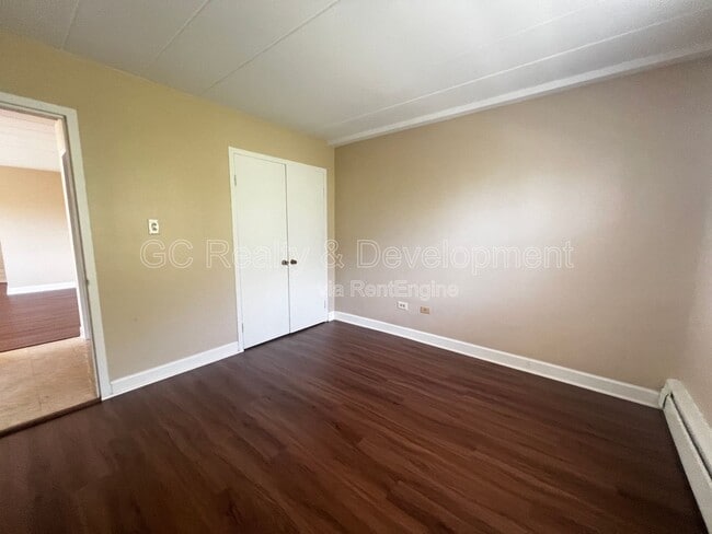 Building Photo - 6160 N Damen Ave
