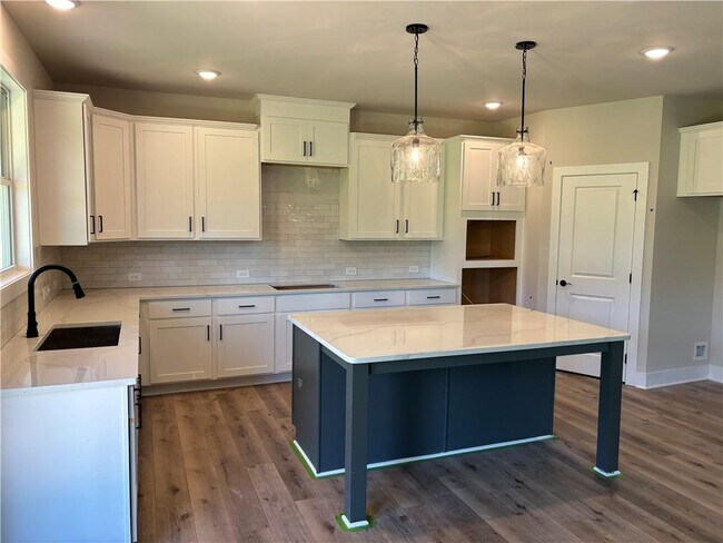 Building Photo - 4265 Oak Dr